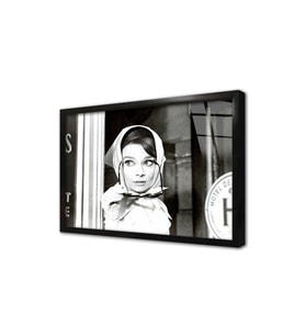 Siyah Beyaz Audrey Hepburn Çerçeveli Cam Tablo