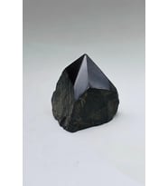 Piramit Kesim Doğal Şungit Taşı Shungite 32PS
