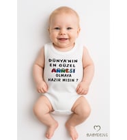 Dünyanın En Güzel Annesi Olmaya Hazır Mısın? Yazılı Kolsuz Bebek Zıbın Pamuklu Çıtçıtlı Yazlık Body (Beyaz)