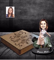 Kişiye Özel Vespa Motorcu Sevgili Karikatürlü Ahşap Biblo Kutulu Mod-1