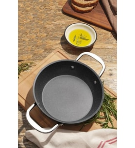 Titanyum Çift Kulplu 22cm Tava - İndüksiyon Tabanlı, Dayanıklı ve Şık