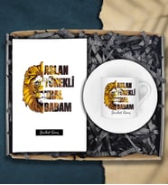 Babalar Günü Kişiye Özel Aslan Yürekli Kral Babam Tasarımlı Defter&Kahve Fincanı Hediye Seti