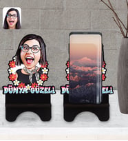 BK Gift Kişiye Özel Dünya Güzeli Karikatürlü Ahşap Biblo Telefon Standı-1