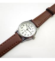 Marlas Retro Kadın Saati, Vintage Tasarım, Klasik, Gümüş Kasa Rengi, Minimal Tasarım, Açık Kahverengi Kayış Kordon, Beyaz Kadran