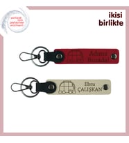 Yolda Olmayı Seven Takımlere , Kişiselleştirilebilir Deri Anahtarlık 2’li Set, Kırmızı-Sütlü Kahve