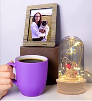 Mor Kupa Bardak, Led Işıklı Fanus ve Fotoğraf Hediye Seti (Model 2)