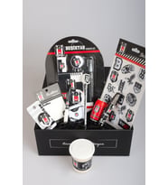 DEKOMUS GIFT BOX ÖZEL KUTULU BEŞİKTAŞ KARTAL GÜCÜ KIRTASİYE SETİ UÇLU KALEMİ ROKET SİLGİ,AIRPODS KALEMTRAŞ (Standart)