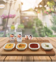 BK Gift Kişiye Özel Sevgililer Karikatürlü 2’li Rakı Bardağı ve Meze Tabaklı Doğal Masif Ahşap Servis Sunum Tepsisi Model 57