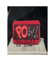DERİ POW YAZILI PÜSKÜLLÜ APLİKELİ PONPONLU PORTFÖY CLUTCH EL VE MAKYAJ ÇANTASI 25X 28 CM