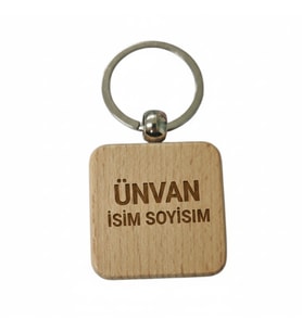 Kişiye Özel Kare Ahşap Anahtarlık – Ünvan, İsim Soyisim Yazılı Lazer Gravür Anahtarlık – Kurumsal & Özel Tasarım