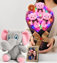 Kişiye Özel Fotoğraflı Sevimli Peluş Fil ve Renkli Led Işıklı Büyük Boy Pembe Ayıcık Buketi
