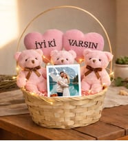 Sevgililer Gününe Özel İyi ki Varsın Tasarımlı Pembe Peluş Ayıcık Sepeti
