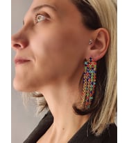 Taşlı Sallantılı Renkli Küpe