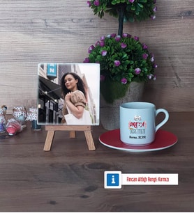 Drama Öğretmeni Fotoğraflı Dekoratif Taş, Ahşap Altlıklı Türk Kahvesi Fincanı Hediye Öğretmenler Günü Hediyesi (Model 3)