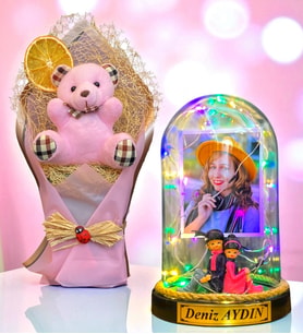 Sizlere Özel İsimli Fotoğraflı Renkli Led Işıklı Fanus ve Pembe Peluş Ayıcık Buketi (Model 7)