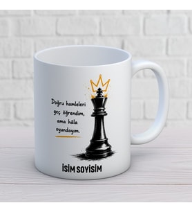 Kişiye Özel Doğru Hamleleri Geç Öğrendim Baskılı Kupa – Satranç Şah Figürlü Motivasyon Kupası