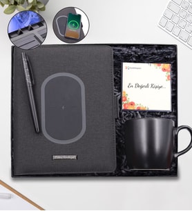 Kişiye Özel Wireless Powerbank 5000 mAh Akıllı Organizer & Siyah Mat Kalın Roller Kalem & Siyah Mat Kupa Hediye Seti