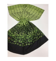 Etnik Desen Haiti Seri Şal Eşarp Askısı ile Birlikte 80x190 cm Yeşil Siyah-Eşarp