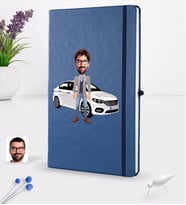 BK Gift Kişiye Özel Plakalı Erkek Fiat Egea Karikatürlü Lacivert Termo Deri Defter 16x24cm Model 1