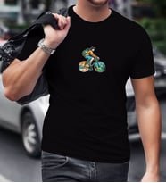 BK Gift Bisiklet Süren Adam Tasarımlı Siyah T-Shirt-1