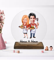 BK Gift Kişiye Özel Sevgililer Karikatürlü Yuvarlak Ahşap Standlı Biblo-57