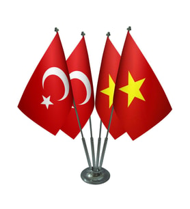 Masa Üstü Vietnam Bayrağı Türk Bayrağı Dörtlü Krom Direk Masa Bayrak Seti