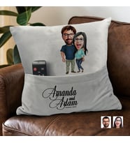BK Gift Kişiye Özel Sevgililer Karikatür Tasarımlı Organizer Kumanda ve Atıştırmalık Cepli Gri Kırlent Yastık-109 Arkadaşa Hediye, Cepli Yastık