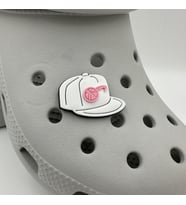 Terlik Süsü ve Aksesuarı , Çanta Süsü – Jibbitz3D Kabartma Şapka Kep Görsel Figür Aksesuar (Beyaz-Pembe)