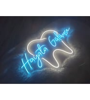 Hayata Gülümse Yazılı Neon LED Tabela  Diş Kliniği İçin Diş Figürlü Işıklı Duvar Dekoru