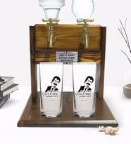 BK Gift Kişiye Özel Renkli Baskılı Çünkü Sen Çölüme Yağmur Oldun Tasarımlı İkili Rakı Bardağı ve Çift Musluklu Doğal Ahşap Rakı Standı-1 (Model 1)