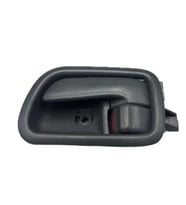 Toyota Avensis 1998-2000 İç Sol Kapı Kolu