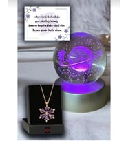 Renk Değistiren Satürn Küre ve Lotus Çiçeği Kolye, sevgililer günü çiçeği, sevgiliye çiçek, doğum günü çiçeği, yeni iş çiçeği, geçmiş olsun çiçeği, kız arkadaş çiçeği, anneye çiçek
