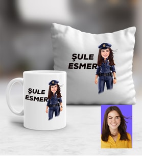 Kişiye Özel Karikatürlü Polis Kupa ve Yastık Hediye Seti Kadın Polise Polisler Günü Hediyesi (Beyaz)