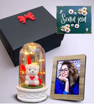 Hediye Kutusunda Kişiye Özel Hediye Seti - Ahşap Fotoğraf Çerçevesi ve Led Işıklı Fanus (Model 3)