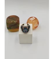 MİSTİK TOPAZ YAN KOLARI ONIKS TAŞLI KARE  925 AYAR 25 MM 17,00 GR. ERKEK YÜZÜĞÜ (Silver)