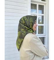 Seyra Yağ Yeşili Vintage Desenli Tivil İpek Eşarp 3635-05