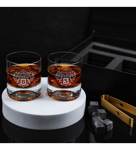 Ahşap Kutulu Arma Tasarımlı Kişiye Özel Gold Maşalı ve Taşlı 2'li Viski Kadehi Seti