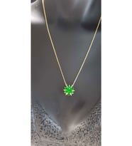 Yeşil Zirconia Taşlı Nilüfer Lotus Çiçeği Şık Tasarım 925 Ayar Gümüş Rodium Güçlendirmeli Kolye