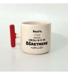 Kişiye Özel Hayatta En Büyük Mucize Yazılı Öğretmenler Günü Kırmızı Kulplu T Kupa (Beyaz)