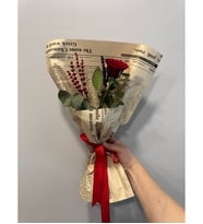 Siyah Bukette Kırmızı Gül