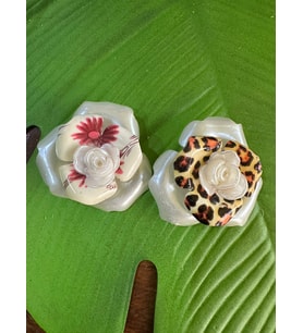 6X6 CM 2 ADET LEOPAR VE  ÇİÇEKLİ BROŞ SETİ YAKA İĞNESİ GİYİM AKSESUARI