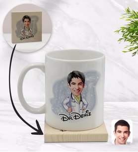 BK Gift Kişiye Özel Erkek Doktor Karikatürlü Beyaz Kupa Bardak ve Ahşap Bardak Altlığı Hediye Seti - Model 1