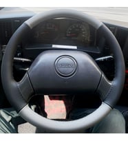 DİKİŞLİ DİREKSİYON KILIFI GRİ DERİ SİYAH DERİ SİYAH DİKİŞLİ ISUZU NPR İCİN