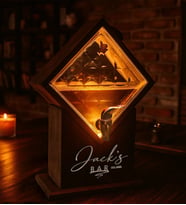 BK Gift Kişiye Özel Işıklı Cam & Ahşap İçecek Dağıtıcı – El Yapımı Rustik Ahşap Stand, Ev Hediyesi (Ceviz)