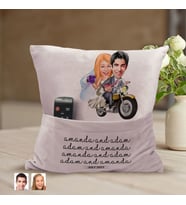 BK Gift Kişiye Özel Evleniyoruz Karikatür Tasarımlı Organizer Kumanda ve Atıştırmalık Cepli Pembe Kırlent Yastık-8 Arkadaşa Hediye, Cepli Yastık