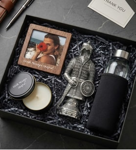 Kişiye Özel Fotoğraflı Çerçeve & Metal Kutulu Mum & Ayetel Kürsi İşlemeli Zırh Biblo & Kılıflı Cam Matara 500mL Hediye Seti (Gümüş)