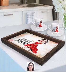 BK Gift Kişiye Özel Kadın Nihayetinde Karikatürlü Doğal Ahşap Tepsi ve 2’li Kahve Fincan Seti-1