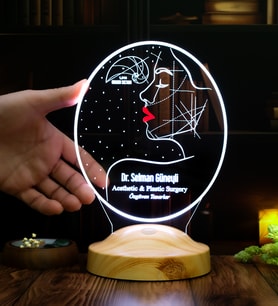 Tıp Bayramı Hediyesi Estetik Cerrahına Hediye – Kişiye Özel Plastik Cerrahi Doktoru LED Lamba