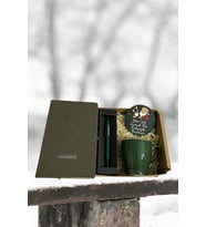 YENİ YIL TEMALI HEDİYE SETİ (YEŞİL DEFTER,KALEM,BARDAK ALTLIĞI, SERAMİK KAHVE FİNACANI) (Zeytin Yeşili)