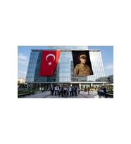 Atatürk Asker Ünüformasıyla Bayrak ve Türk Bayrağı Premium Raşel Kumaş 2'li Set 10x15 metre ATA52